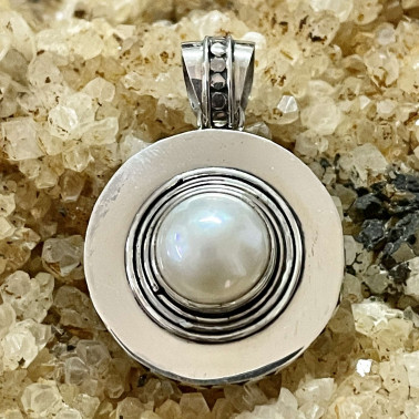 PD 15046 MBP-(HANDMADE 925 BALI SILVER PENDANT WITH MABE PEARL)